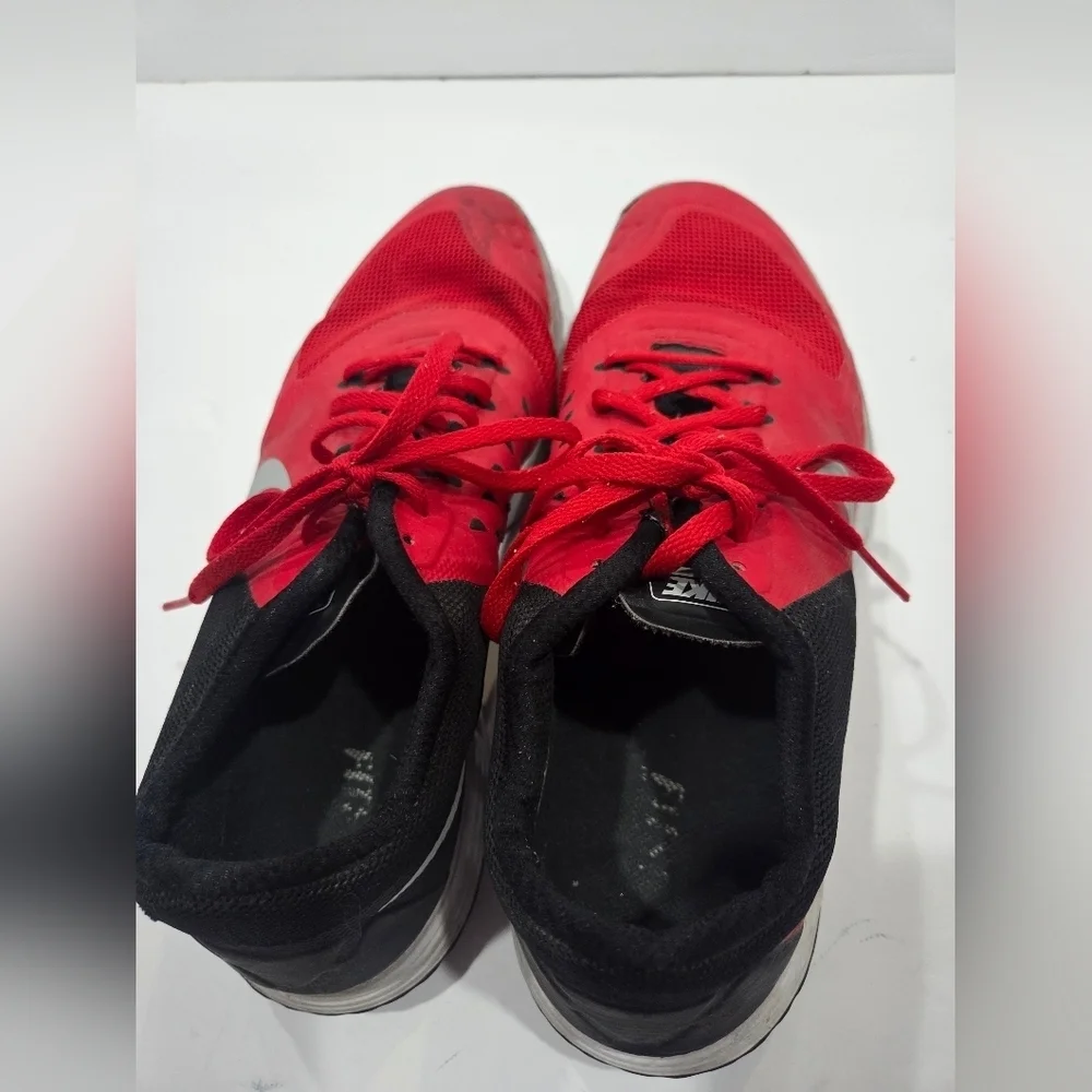 Nike Men's Dynamic Red and Black Athletic Shoes Sz.9,5
